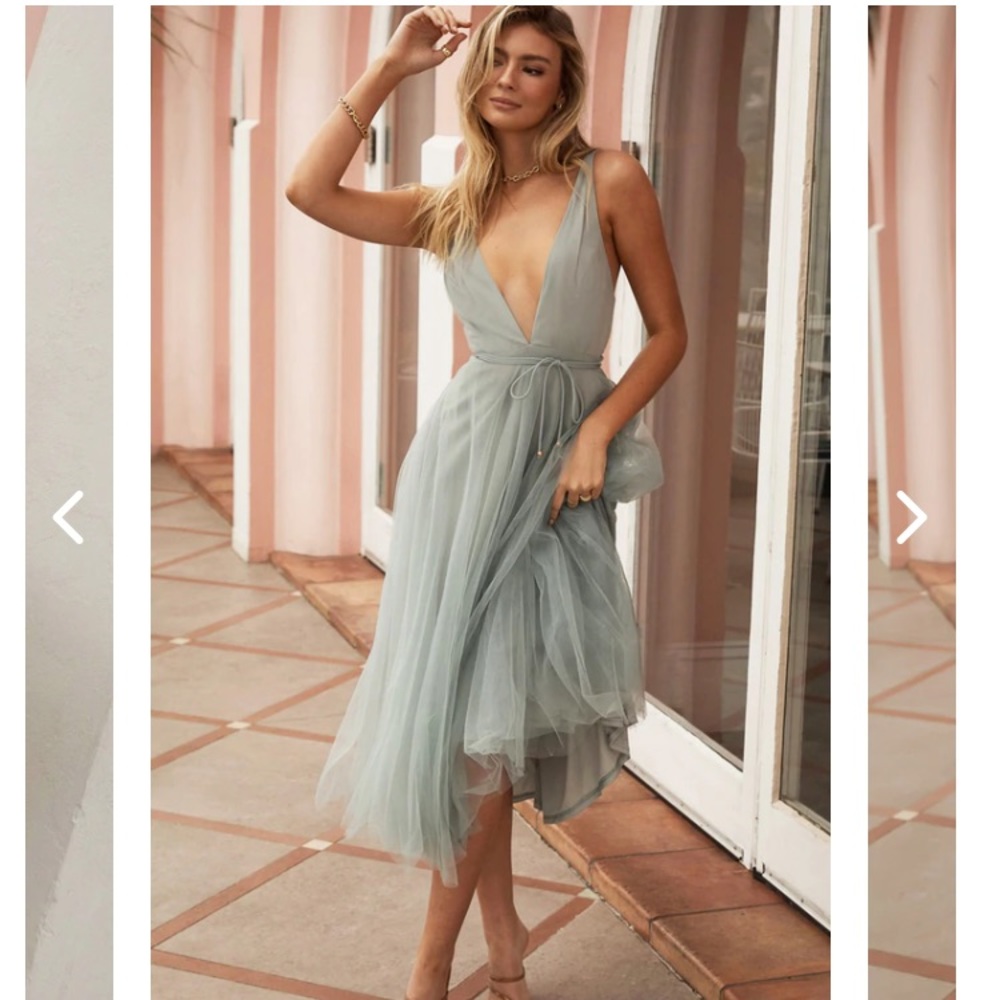 Plunge Selfie Leslie Midi Dress
